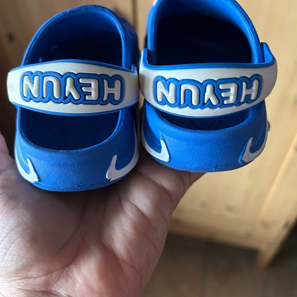 Boys Hollow Out Design Cartoon Graphic Vented Clogs - Picture 4 of 9